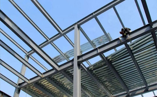 景泰钢结构加工中的切割与钻孔精度控制要点